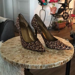 Guess Leonard print classic pump
